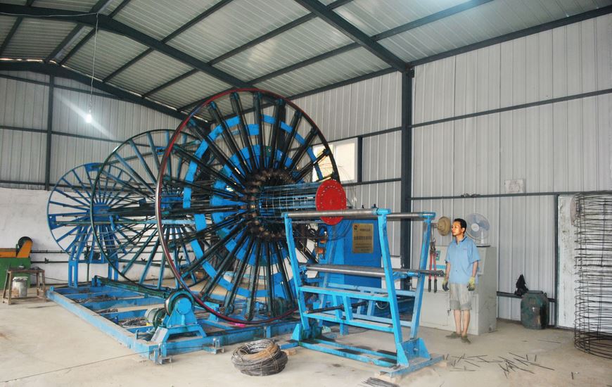 排水管全自動滾焊機(jī)實際操作間